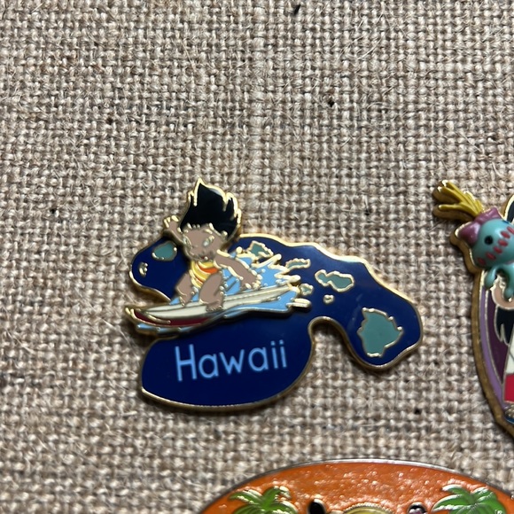 LILO Hawaii & Ohana 3 pice pin set - Picture 5 of 6